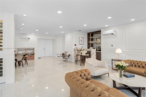 Condo in Sunny Isles Beach, Florida, 6 bedrooms  № 1970029 - photo 15