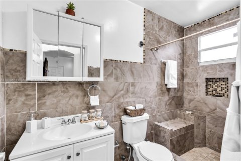 House in Miami, Florida 1 bedroom, 65.03 sq.m. № 1779804 - photo 6