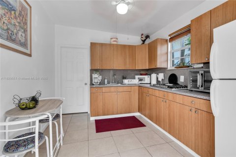 House in Miami, Florida 1 bedroom, 65.03 sq.m. № 1779804 - photo 2
