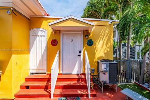 House in Miami, Florida 1 bedroom, 65.03 sq.m. № 1779804 - photo 1