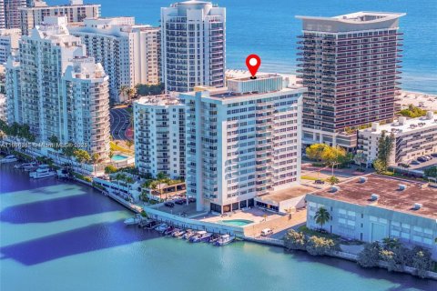 Copropriété à vendre à Miami Beach, Floride: 1 chambre, 78.04 m2 № 1950453 - photo 1