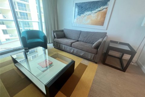 Hotel en venta en Sunny Isles Beach, Florida, 1 dormitorio, 59.83 m2 № 2056694 - foto 2