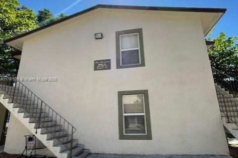 Appartement à louer à Miami, Floride: 3 chambres, 91.23 m2 № 2056865 - photo 1