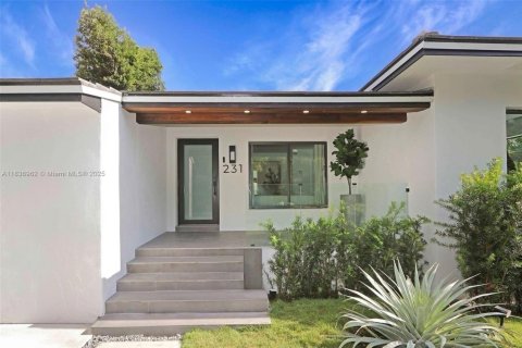Casa en venta en Miami, Florida, 3 dormitorios, 142.88 m2 № 1822005 - foto 2