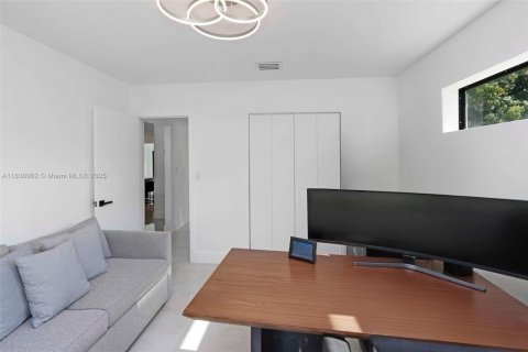 Casa en venta en Miami, Florida, 3 dormitorios, 142.88 m2 № 1822005 - foto 13