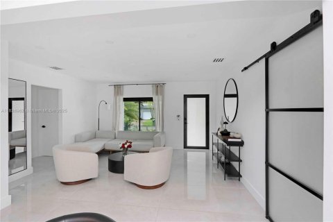 Casa en venta en Miami, Florida, 3 dormitorios, 142.88 m2 № 1822005 - foto 7