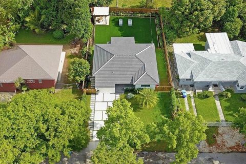 Casa en venta en Miami, Florida, 3 dormitorios, 142.88 m2 № 1822005 - foto 22