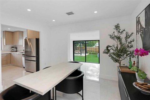 Casa en venta en Miami, Florida, 3 dormitorios, 142.88 m2 № 1822005 - foto 6