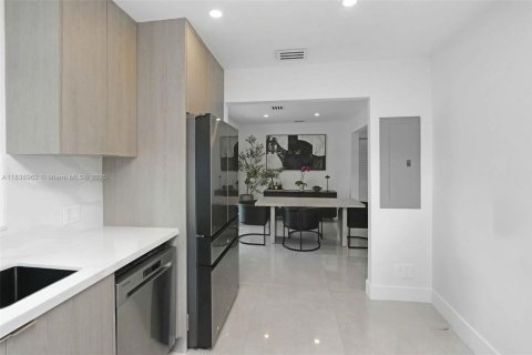 Casa en venta en Miami, Florida, 3 dormitorios, 142.88 m2 № 1822005 - foto 9