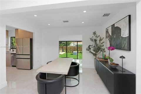 Casa en venta en Miami, Florida, 3 dormitorios, 142.88 m2 № 1822005 - foto 5