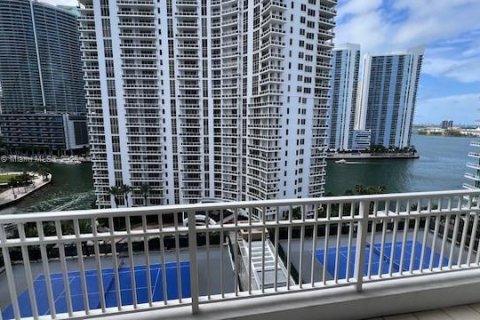 Condo in Miami, Florida, 2 bedrooms  № 1806406 - photo 1