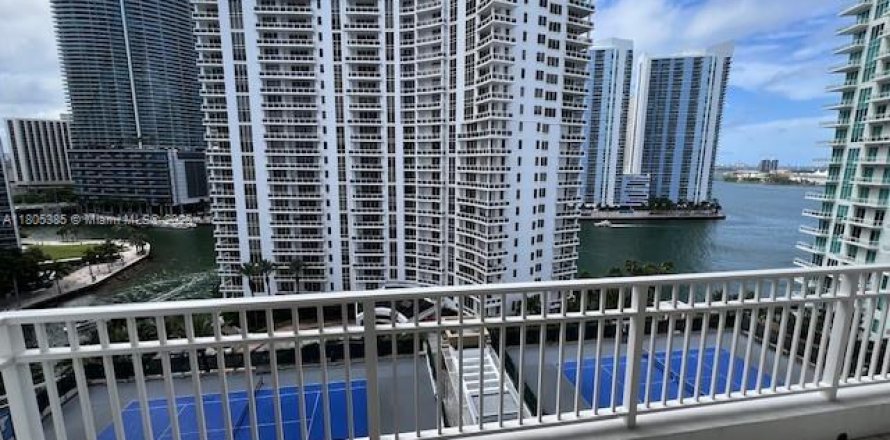 Condo in Miami, Florida, 2 bedrooms  № 1806406