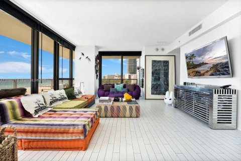 Condo in Miami Beach, Florida, 2 bedrooms № 2081616 - photo 9