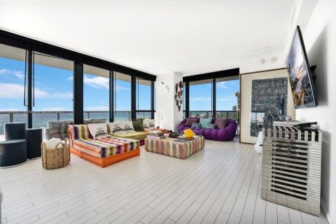 Condo in Miami Beach, Florida, 2 bedrooms № 2081616 - photo 4