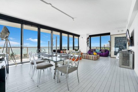 Condo in Miami Beach, Florida, 2 bedrooms № 2081616 - photo 3