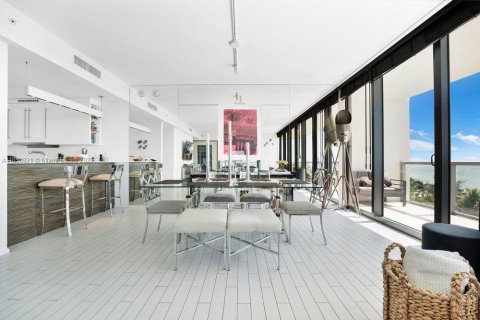 Condo in Miami Beach, Florida, 2 bedrooms № 2081616 - photo 8