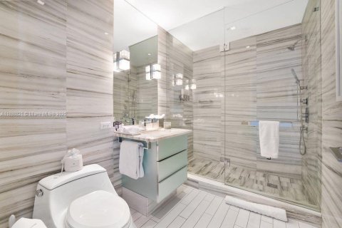 Condo in Miami Beach, Florida, 2 bedrooms № 2081616 - photo 15