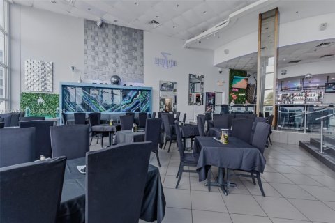 Propiedad comercial en venta en Miami Beach, Florida № 2042089 - foto 11