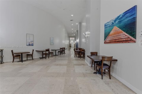 Propiedad comercial en venta en Miami Beach, Florida № 2042089 - foto 4