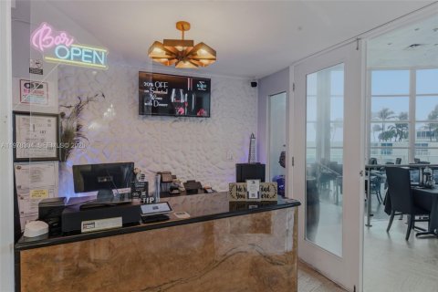 Propiedad comercial en venta en Miami Beach, Florida № 2042089 - foto 2
