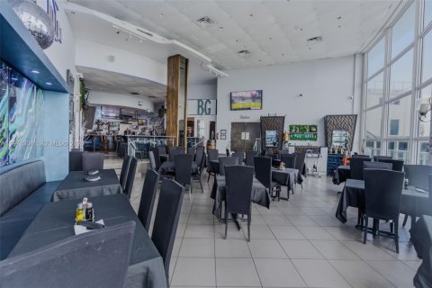 Propiedad comercial en venta en Miami Beach, Florida № 2042089 - foto 12