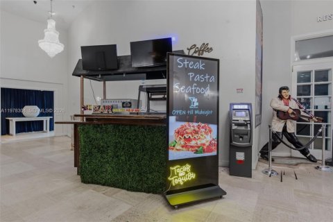 Propiedad comercial en venta en Miami Beach, Florida № 2042089 - foto 3