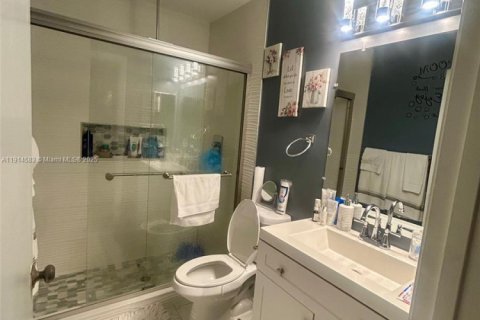 Condo in West Palm Beach, Florida, 2 bedrooms  № 2082439 - photo 8
