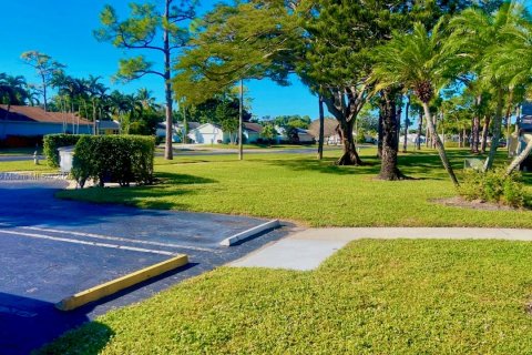Condo in West Palm Beach, Florida, 2 bedrooms  № 2082439 - photo 12