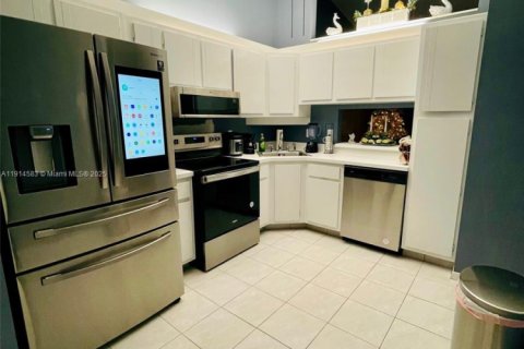 Condo in West Palm Beach, Florida, 2 bedrooms  № 2082439 - photo 3