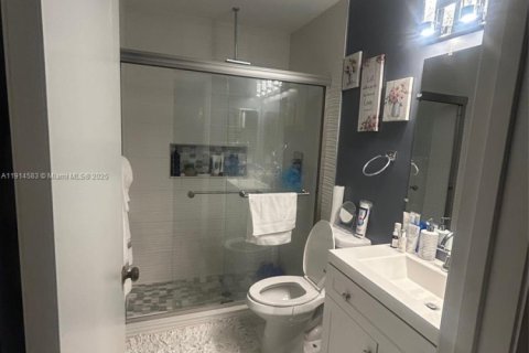 Condo in West Palm Beach, Florida, 2 bedrooms  № 2082439 - photo 9