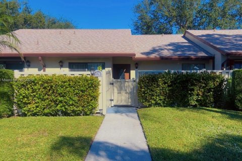 Condo in West Palm Beach, Florida, 2 bedrooms  № 2082439 - photo 10