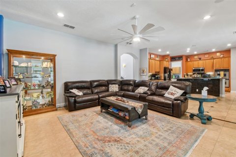 House in Oviedo, Florida 5 bedrooms, 345.97 sq.m. № 2389457 - photo 16