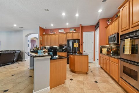 House in Oviedo, Florida 5 bedrooms, 345.97 sq.m. № 2389457 - photo 17