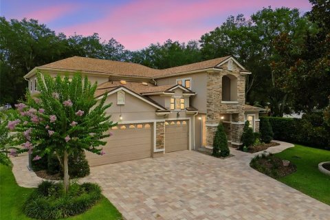 House in Oviedo, Florida 5 bedrooms, 345.97 sq.m. № 2389457