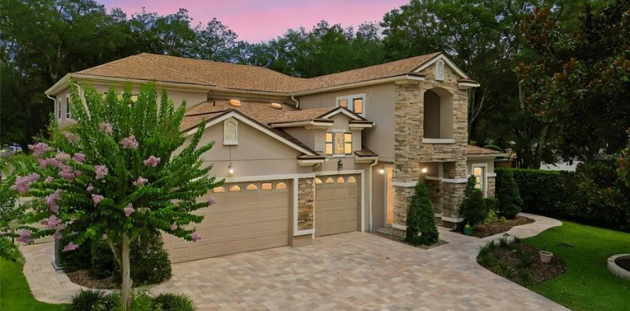 House in Oviedo, Florida 5 bedrooms, 345.97 sq.m. № 2389457