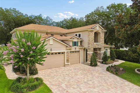 House in Oviedo, Florida 5 bedrooms, 345.97 sq.m. № 2389457 - photo 2