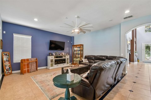 House in Oviedo, Florida 5 bedrooms, 345.97 sq.m. № 2389457 - photo 15