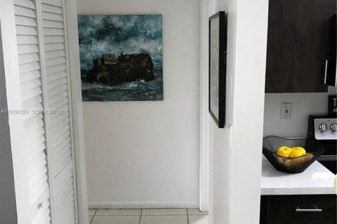 Copropriété à louer à Miami, Floride: 2 chambres, 82.78 m2 № 1996613 - photo 22