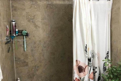 Copropriété à louer à Miami, Floride: 2 chambres, 82.78 m2 № 1996613 - photo 21