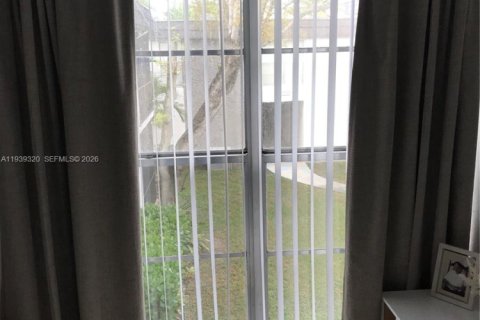 Copropriété à louer à Miami, Floride: 2 chambres, 82.78 m2 № 1996613 - photo 13