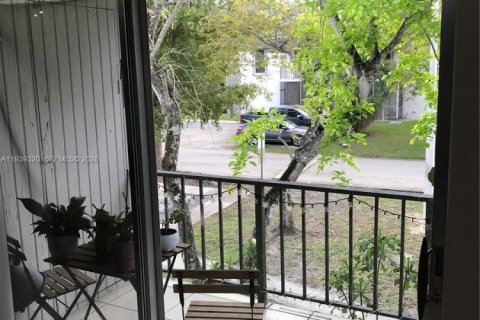 Copropriété à louer à Miami, Floride: 2 chambres, 82.78 m2 № 1996613 - photo 23