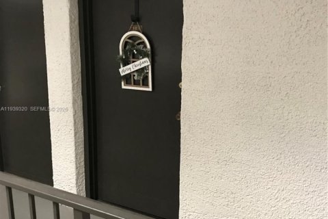 Copropriété à louer à Miami, Floride: 2 chambres, 82.78 m2 № 1996613 - photo 5