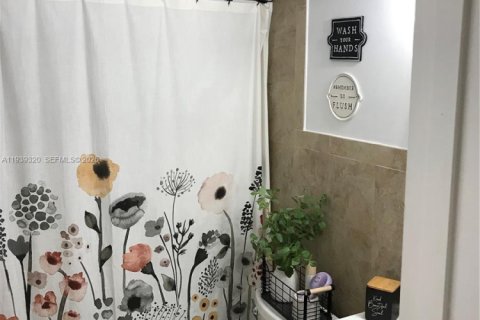 Copropriété à louer à Miami, Floride: 2 chambres, 82.78 m2 № 1996613 - photo 20