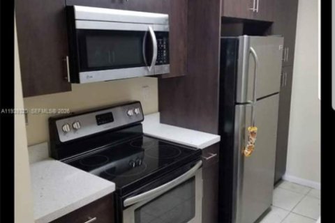 Copropriété à louer à Miami, Floride: 2 chambres, 82.78 m2 № 1996613 - photo 10