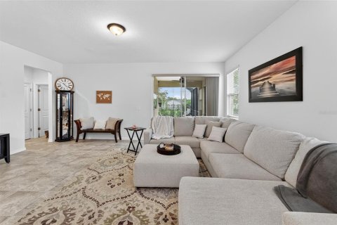 House in Apollo Beach, Florida 4 bedrooms, 205.22 sq.m. № 1903607 - photo 8