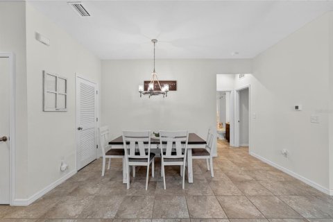 House in Apollo Beach, Florida 4 bedrooms, 205.22 sq.m. № 1903607 - photo 16