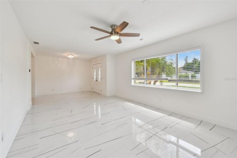 Villa ou maison à vendre à Saint Petersburg, Floride: 4 chambres, 206.8 m2 № 1843890 - photo 5