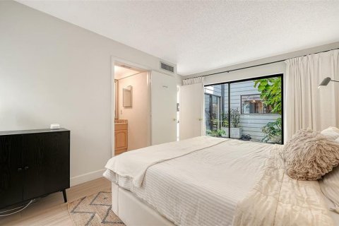 Copropriété à vendre à Sarasota, Floride: 3 chambres, 122.72 m2 № 2389197 - photo 27