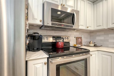 Copropriété à vendre à Sarasota, Floride: 3 chambres, 122.72 m2 № 2389197 - photo 12