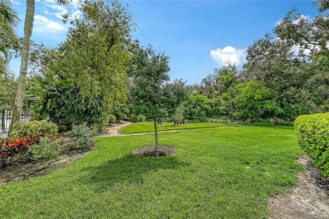Copropriété à vendre à Sarasota, Floride: 3 chambres, 122.72 m2 № 2389197 - photo 23